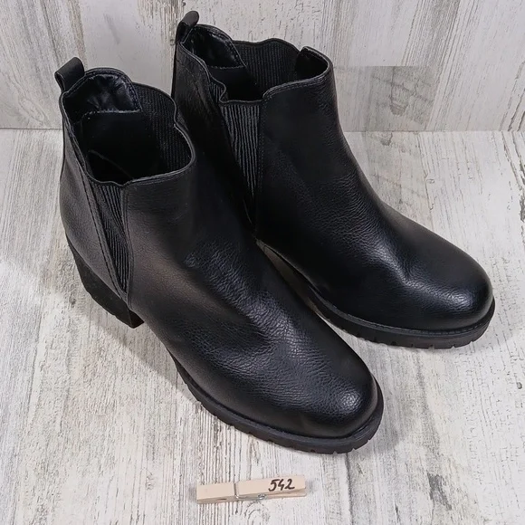 NEW MIA Jody Ribbed Round Toe Block Heel Chelsea Ankle Boots #542 - Picture 11 of 11